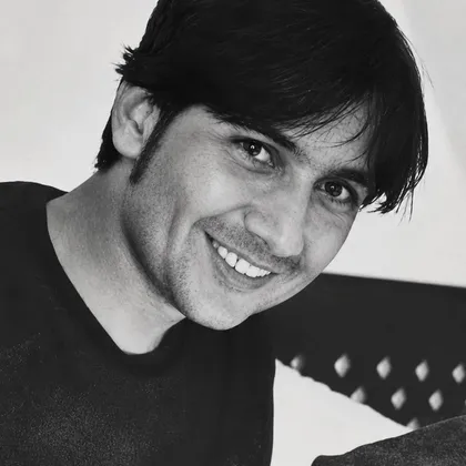 Portrait of Azeem Hassni